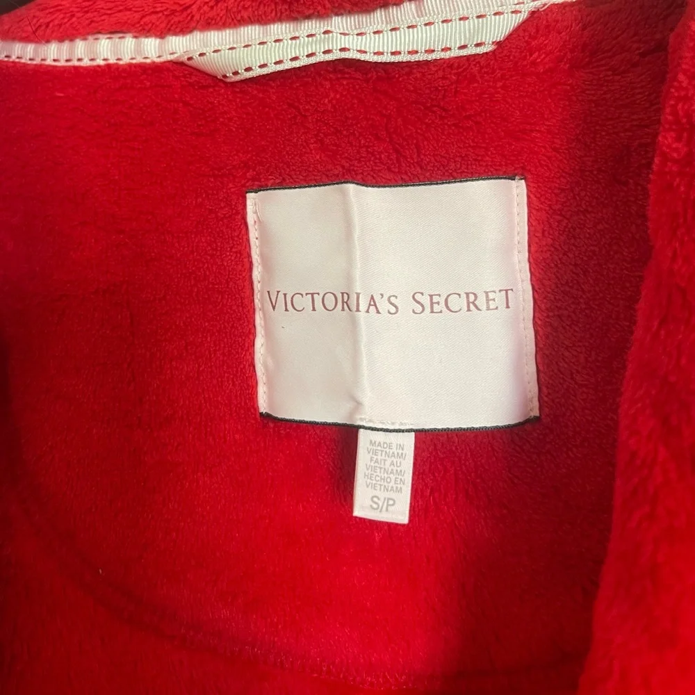 VS Velour Robe - Picture 5 of 5
